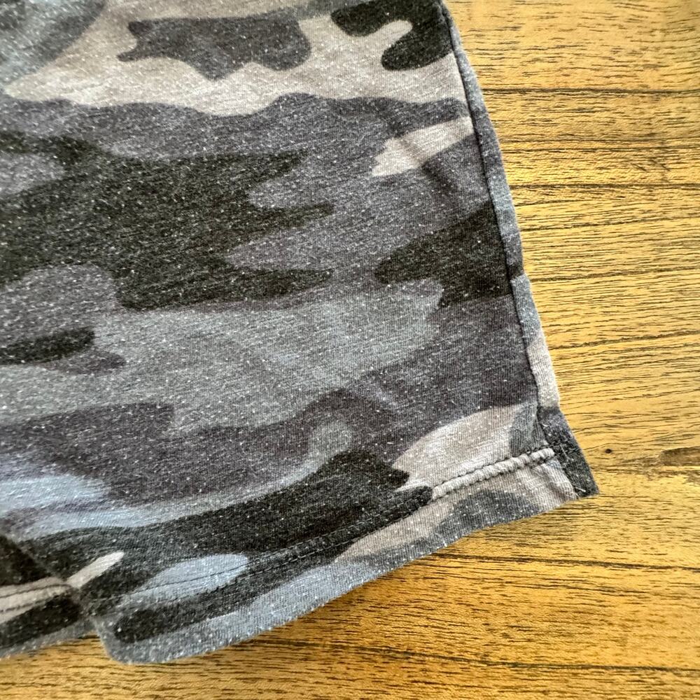 Childhoods Clothing Black Camo T-Shirt - Size 5T - Picture 5 of 5